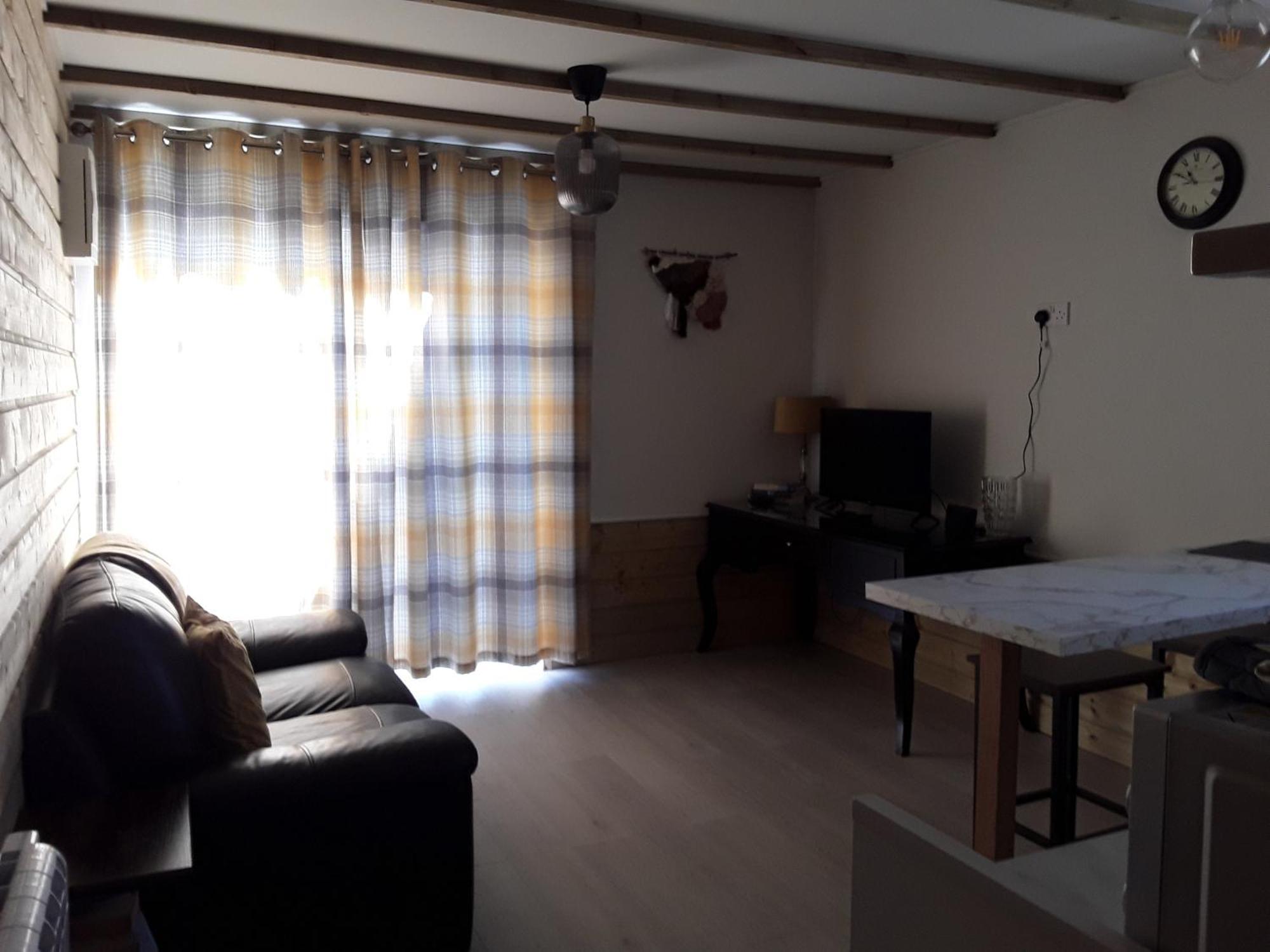 The Lodge Guesthouse Brittas Екстериор снимка