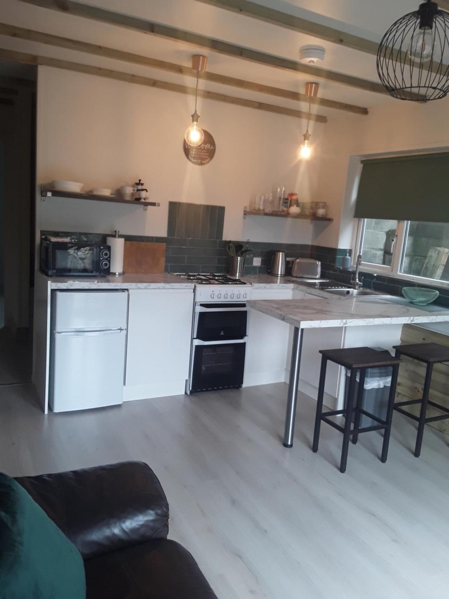 The Lodge Guesthouse Brittas Екстериор снимка