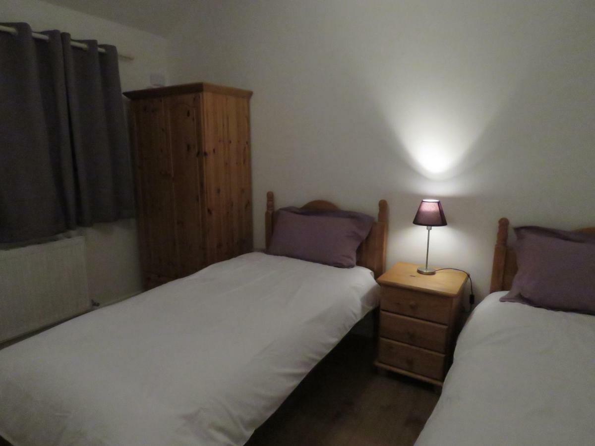 The Lodge Guesthouse Brittas Екстериор снимка