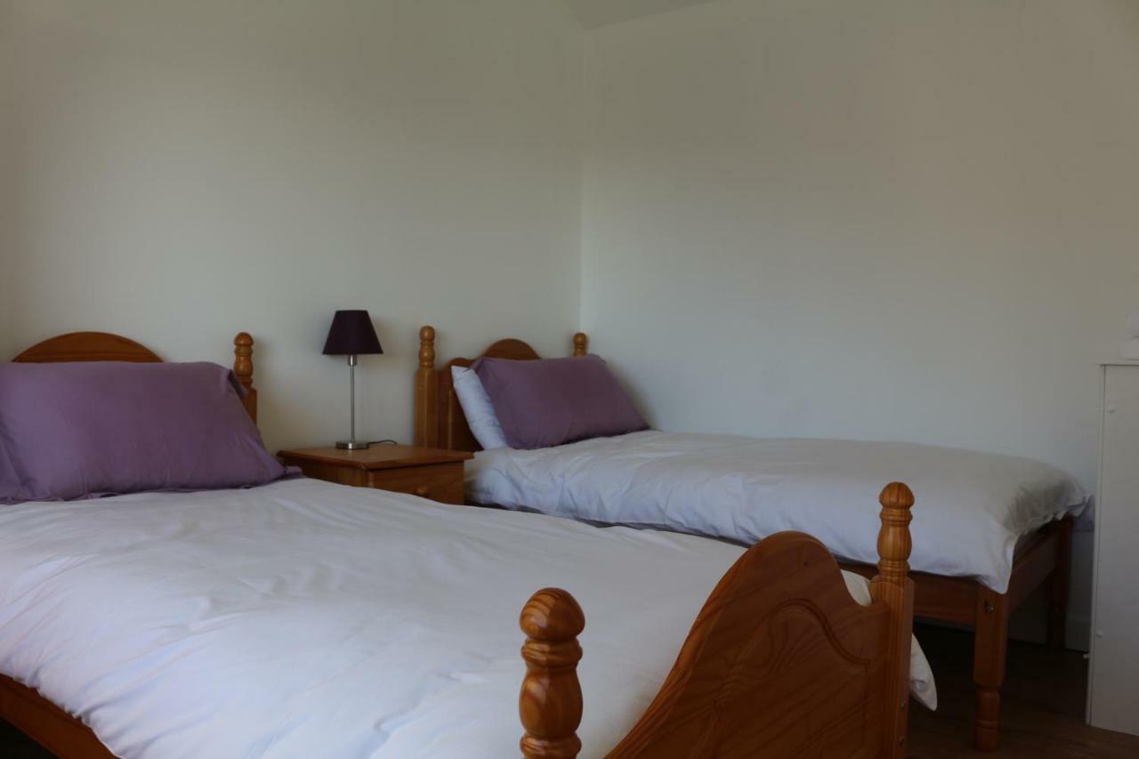 The Lodge Guesthouse Brittas Екстериор снимка